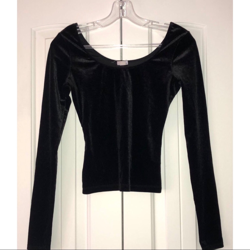 Black Velvet Long-Sleeves